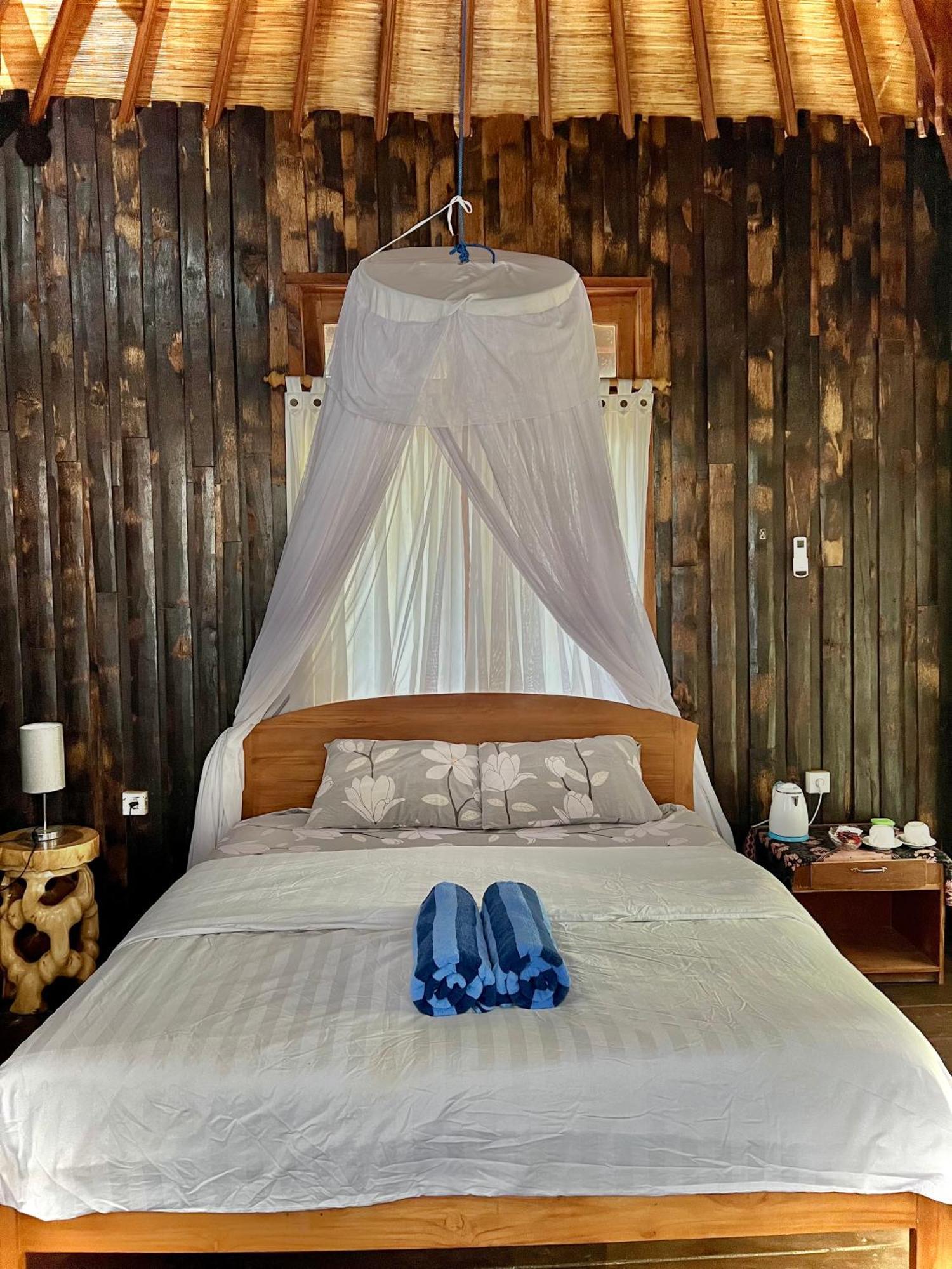Bronze Bungalows Gili Meno Exterior photo