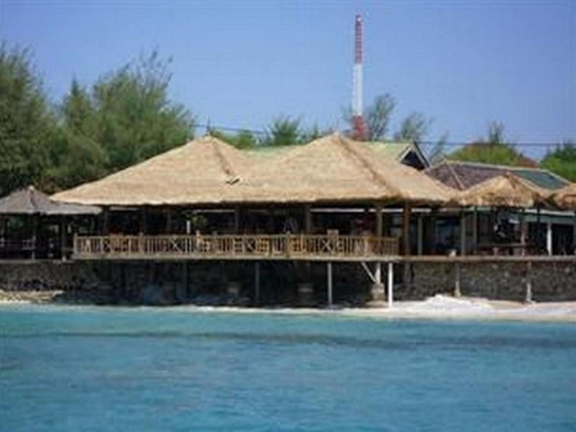 Bronze Bungalows Gili Meno Exterior photo